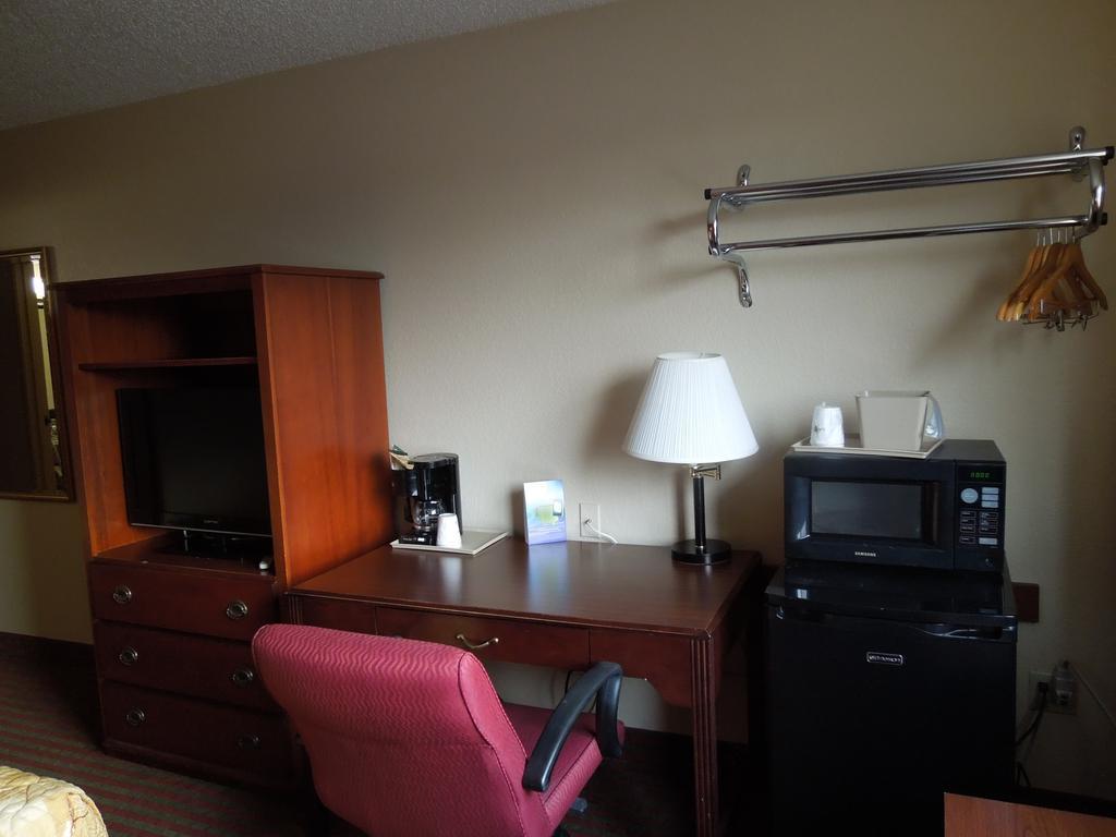 Super 8 By Wyndham Harrisonburg Motel Eksteriør billede